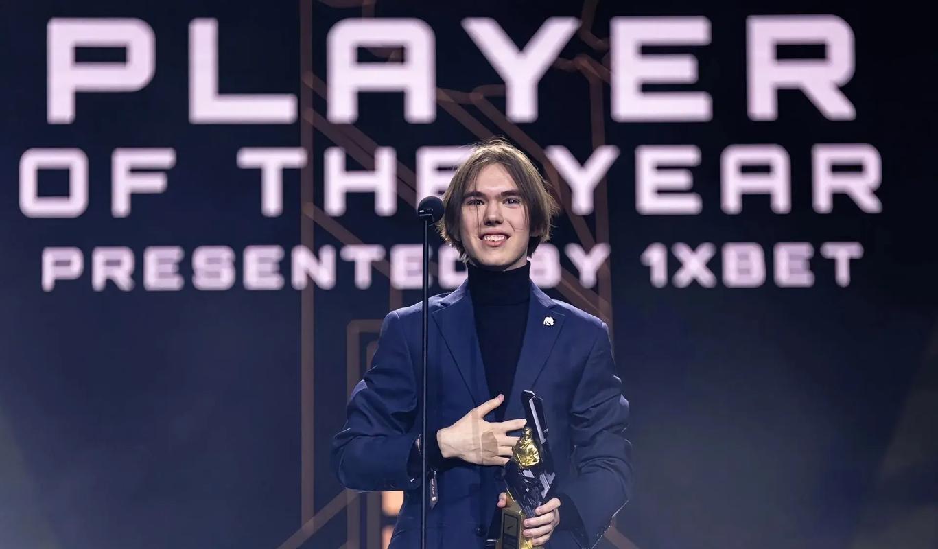 Invictus Gaming 以一场胜利晋级！ Invictus Gaming vs FunPlus Phoenix 首发阵容： TheShy vs sheer