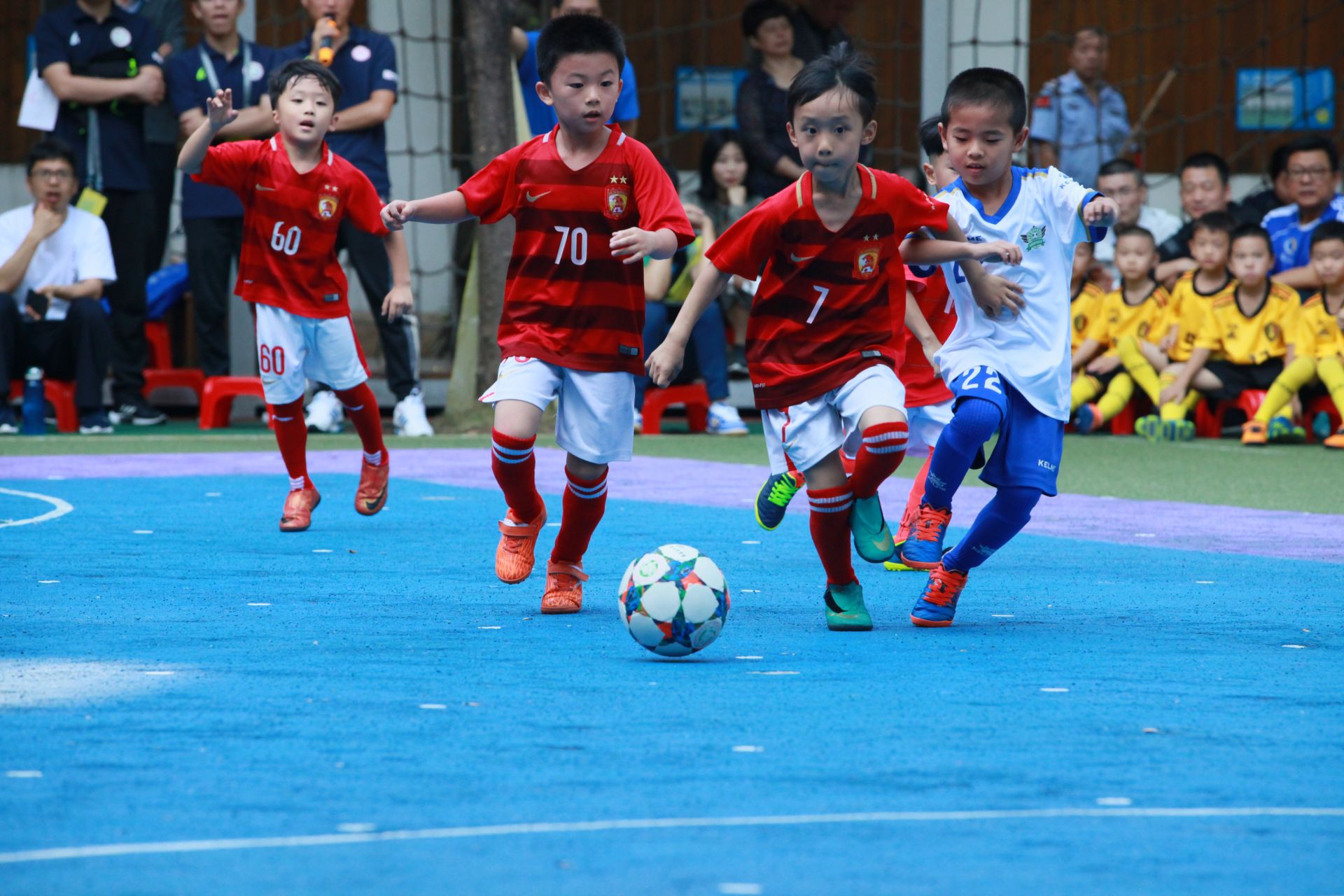 李弘权18加8张镇麟16分 上海复仇广厦豪取7连胜