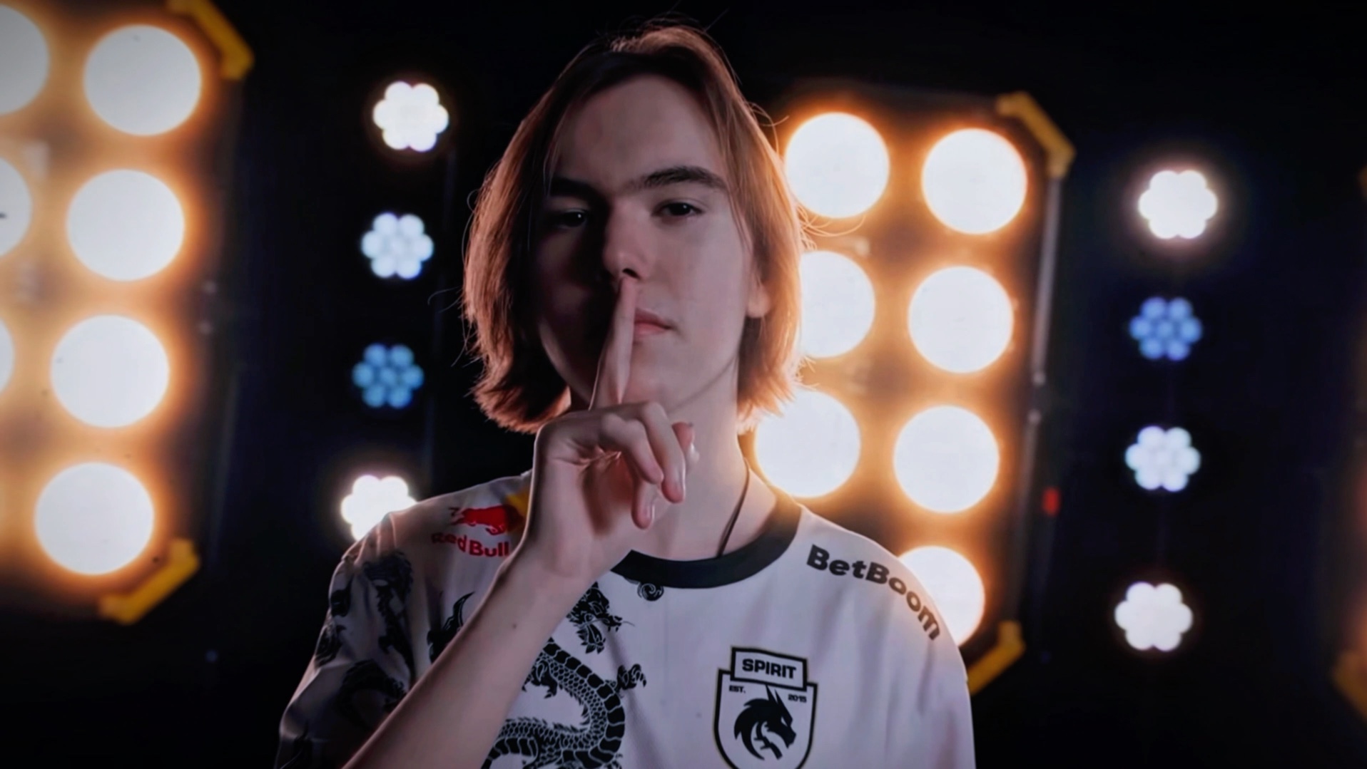 越早控制中路，越早赢得胜利！ Donk 的加时中路龙帮助Spirit拿下地图1