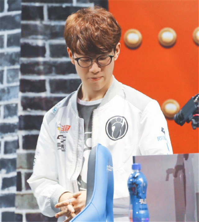 Apeks 在 VCT 2025：EMEA 第一阶段前将 Hype 移至替补