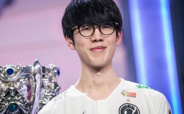 王者荣耀六周年CG【荣耀同行】：英雄们邀你共赴未来