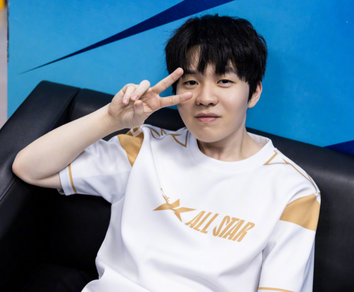 频繁的人员轮换无法让BLG走出泥潭