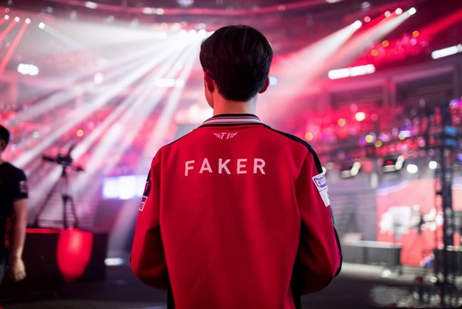 LOL新英雄尼菈抢先看：南亚女性代表，独一无二的鞭剑